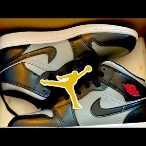 Jordan 1 mid shadow red